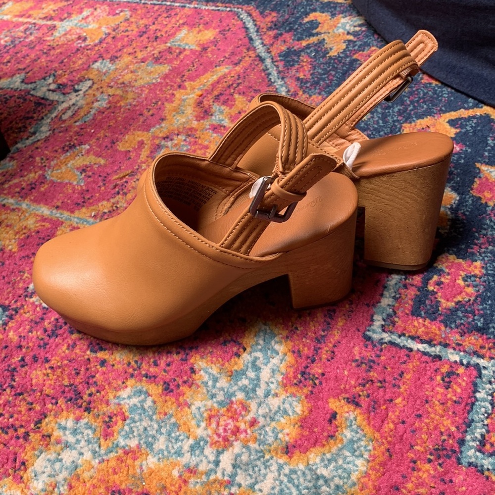 Universal Thread Healed Clogs!! - Picture 3 of 5
